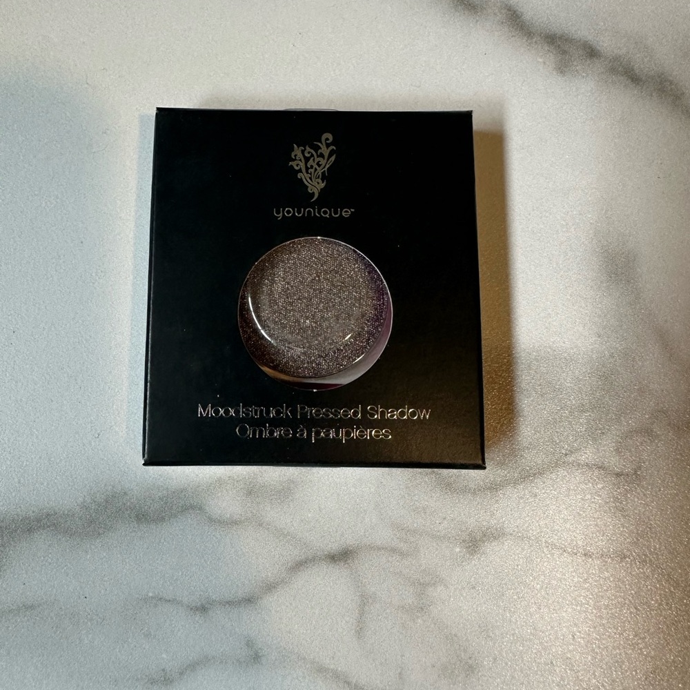 Younique Moodstruck pressed eye shadow in Shrewd